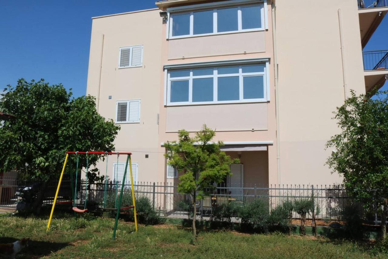 Apartments Ela Trogir Exterior photo